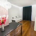 Charme E Chic Apartment *