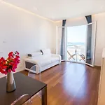 Charme E Chic Apartment *