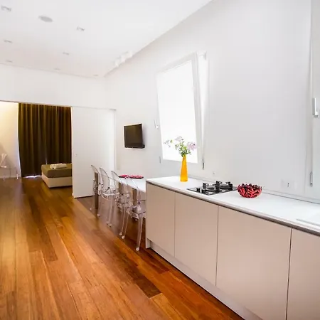 Charme E Chic Apartment *