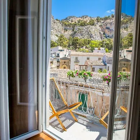 Charme E Chic Apartament *