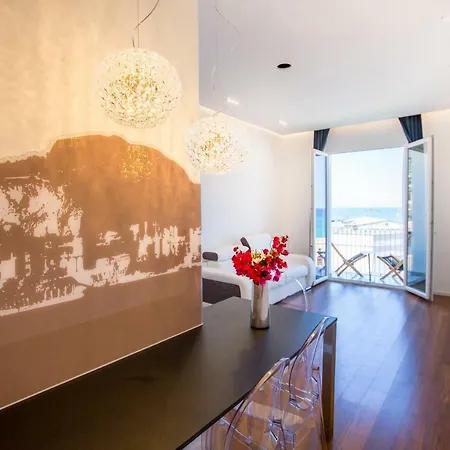 Charme E Chic Apartment *