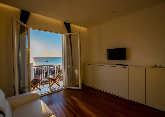 Charme E Chic * تْشيفالو