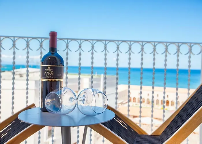 Charme E Chic تْشيفالو