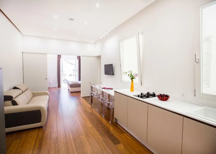 Charme E Chic تْشيفالو